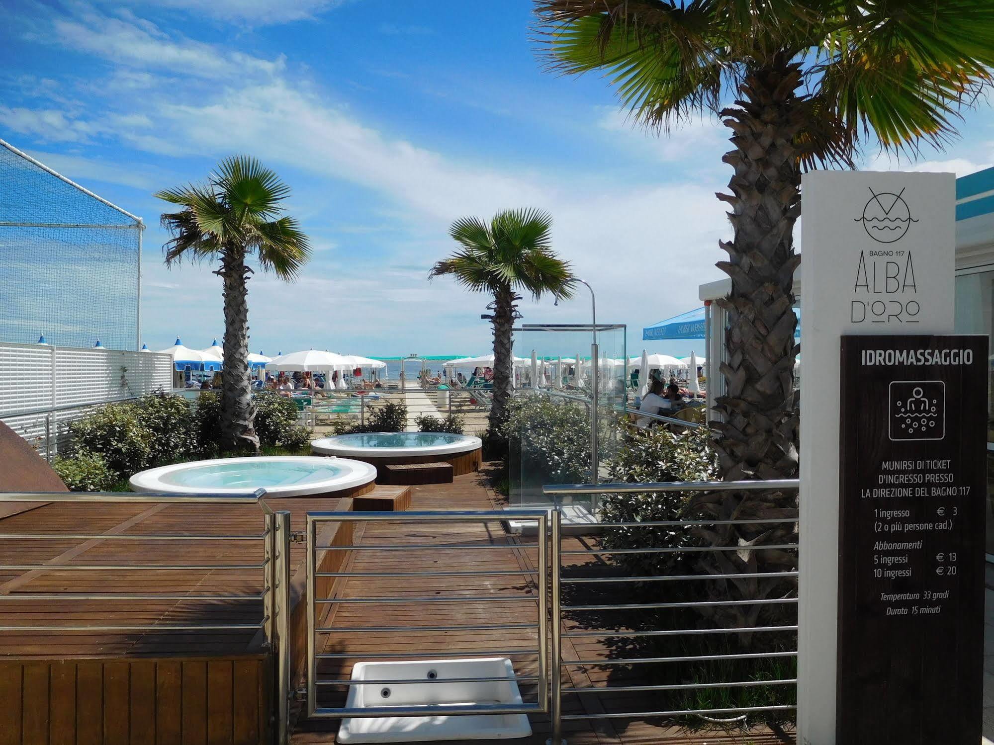 Hotel Admiral - On The Beach Riccione Exterior photo